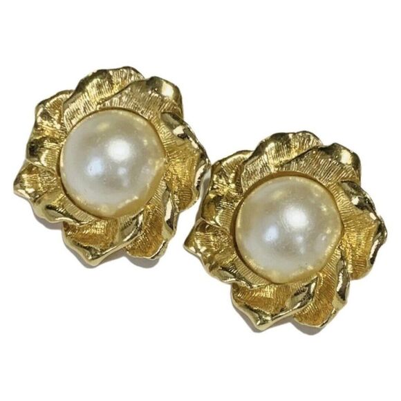 Vintage Flower Round 1/2 Sphere White Pearl Gold Tone Pierced Button Earrings - Picture 6 of 7